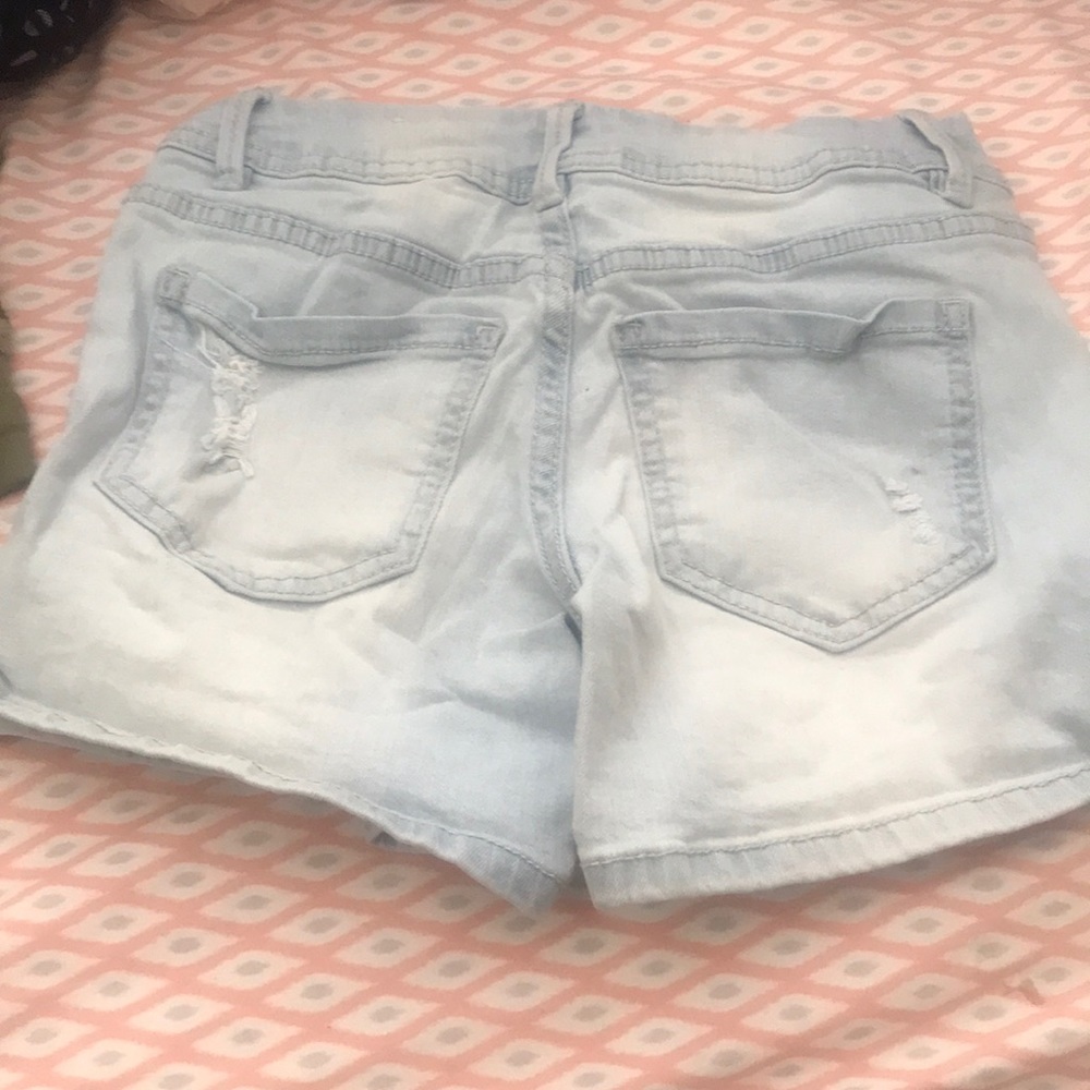 Rue 21 - Picture 2 of 2